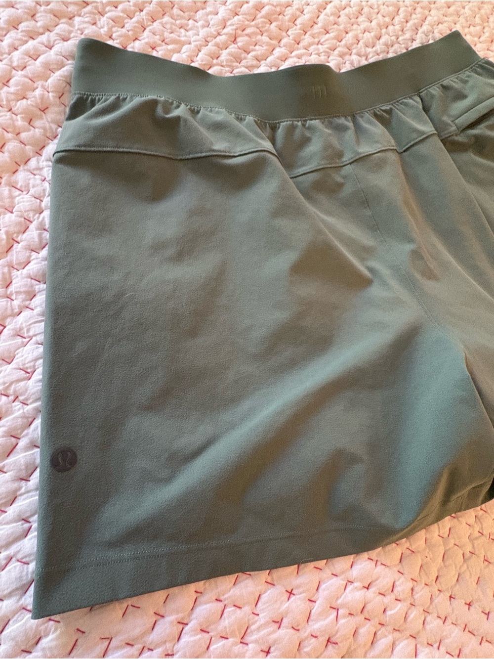 🫒🫒🫒Men’s Lululemon athletica Olive Green Drawstring Workout Shorts XL - Picture 3 of 6